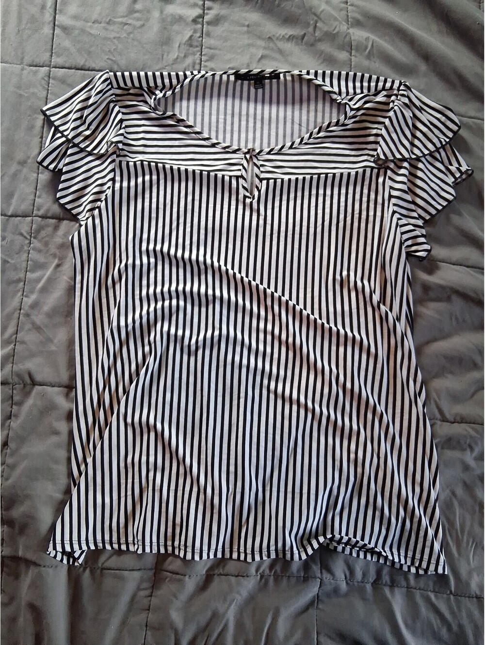 Atelier 29 Woman Navy Blue White Striped Flutter Sleeve Keyhole Top 1X F2
